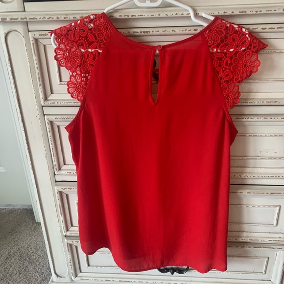 Red express blouse with lace details on arms - Picture 2 of 2
